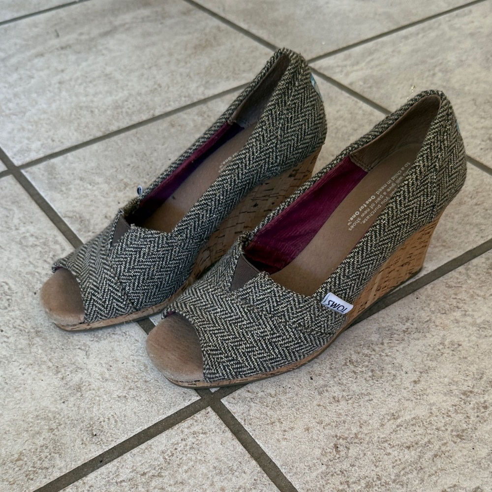 Toms Black and Tan Wedge Shoes